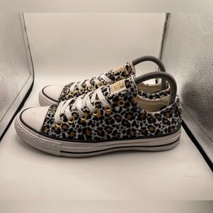 Converse All Star all faux fur women’s Leopard Print Sneakers size 7